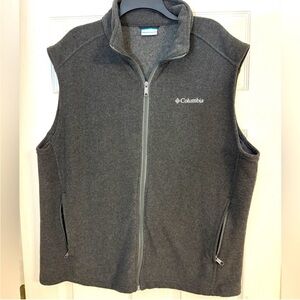 Men’s Columbia vest. Size XL Gray